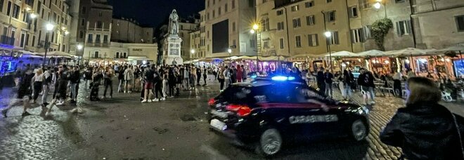 Roma, movida folle: poliziotti e carabinieri aggrediti da Campo de' Fiori a San Lorenzo
