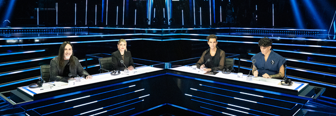 X Factor 2021, quarto live: doppia eliminazione e per la prima volta Emma e Mika duettano insieme