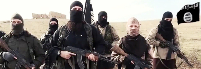 Isis, manuali di combattimento nel dark web: perquisizioni e serquestri in tutta Italia