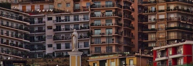 Napoli città di carta a rischio nove palazzi su dieci