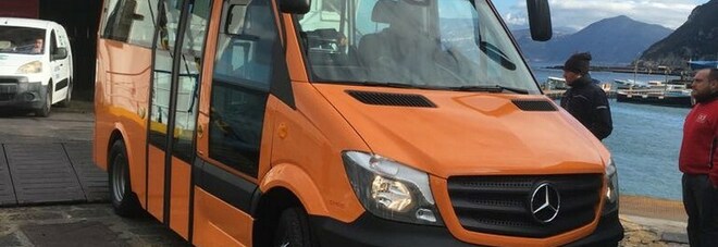 Capri, i nuovi bus vietati alle carrozzine elettriche: la protesta di un disabile