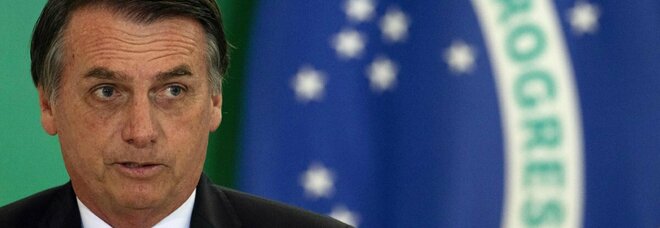 Bolsonaro: «Ho la muffa nei polmoni, sono sotto antibiotici per curare un'infezione»