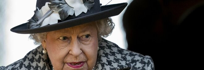La Regina Elisabetta salta il Queen's Speech (per la prima volta dal '63): sarà Carlo a leggere il discorso