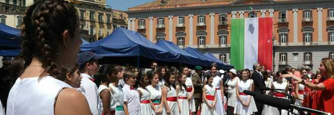Festa della Repubblica a Napoli, il prefetto Palomba e il sindaco Manfredi al Plebiscito
