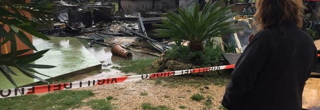 Priverno, incendio per un fulmine: distrutto un ristorante al lago dei Gricilli