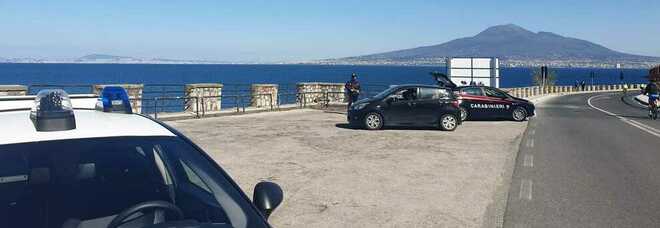 Controlli anti-Covid a Napoli: multe sulla spiaggia a Castellammare, più di 50 sanzioni