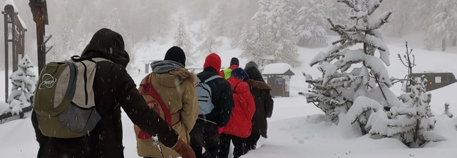 Torino, migranti bloccati dalla neve salvati dal Soccorso Alpino: 3 in ipotermia