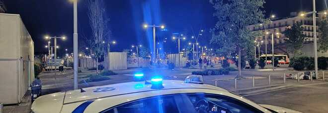 Napoli, polizia locale in presidio h24 a piazza Garibaldi: smantellato mercatino abusivo