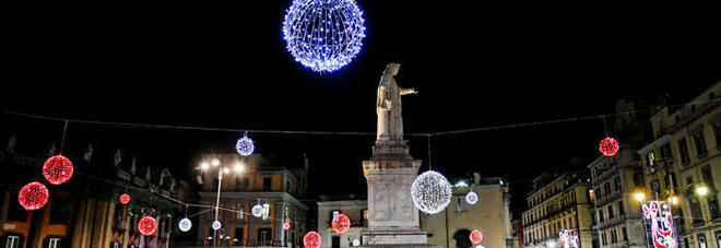 No vax a Napoli, rivolta a piazza Dante: «Incassi in calo del 40%, liberateci»
