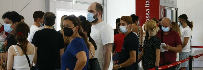 Vaccini Lazio, effetto hacker: caos sulle seconde dosi e addio Green pass