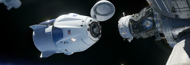 Navetta Crew Dragon di SpaceX con 4 astronauti privati non riesce ad agganciare la stazione spaziale Diretta live