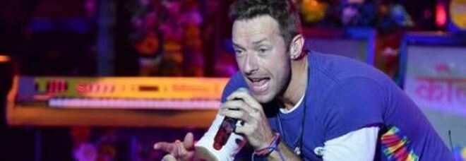 Coldplay, Chris Martin rivaluta la fama durante la pandemia: «Chi sono io senza lo stadio di Wembley?»