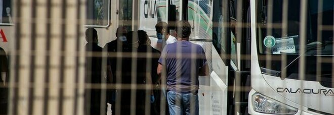 Virus, nel Lazio 334 migranti dalla Sicilia. La Regione: «Positivo il 4,5%. Rischio sovraccarico sistema sanitario»