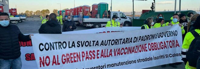 Green pass a Napoli, il corteo dei sindacati di base è un flop: «Il governo revochi l'obbligatorietà»