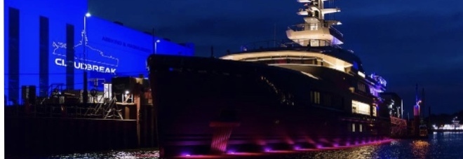 Castellammare: attracca Cloudbreak, lo yacht con balcone per dormire sotto le stelle
