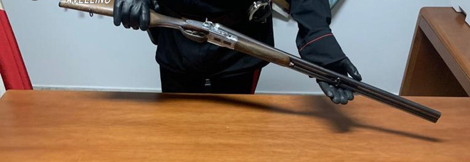 Fucile rubato in casa, padre e figlio sorpresi dai carabinieri