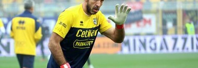 Serie B: il portiere del Parma Gianluigi Buffon si ferma a causa del Covid-19