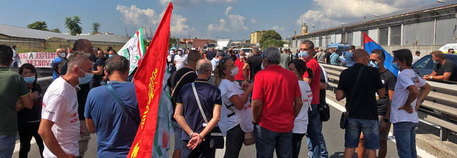 Whirlpool Napoli, operai in sciopero a Comunanza: «834 giorni senza risposte»