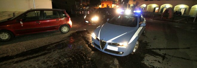 Napoli, non si ferma all'alt e scatta l'inseguimento a Pianura: denunciato uomo di 26 anni