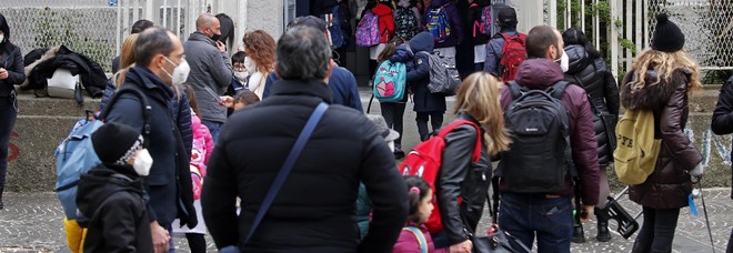 Covid a scuola, flop tracciamenti in Campania e il virus torna a girare