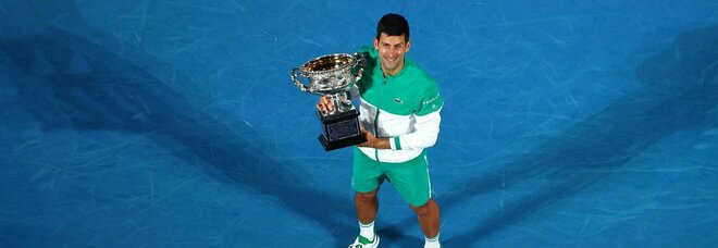 Djokovic agli Australian Open con un'esenzione. Bufera social: «Le regole non valgono per tutti»