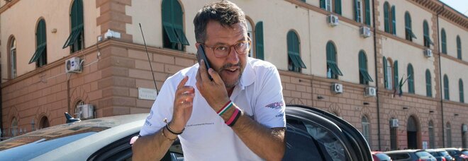 La Lega in crisi, Salvini ormai isolato non si fida dei suoi big: vecchia politica