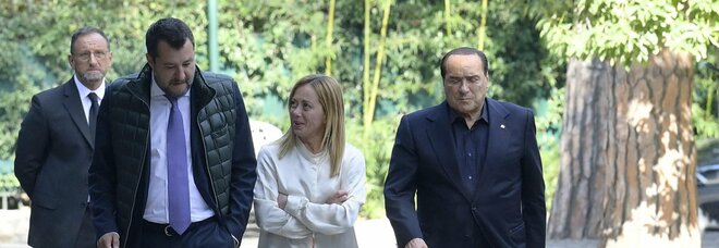 Berlusconi, il centrodestra: «Figura adatta per il Colle, sciolga la riserva». Gelo Letta: «Candidato non sia capo politico»