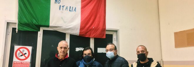 Whirlpool Napoli, la delusione in fabbrica degli operai: «Qui non c’è futuro»