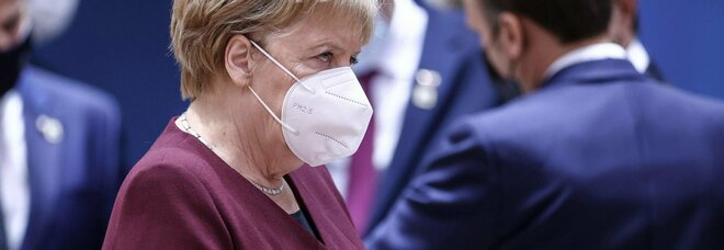 Covid, Merkel ai tedeschi: «State a casa, fase grave: si decide il Natale». Oggi 7.830 contagi
