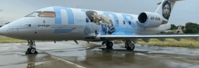 Maradona in cielo: decolla l'aereo l'aereo Tango D10S dedicato al Pibe de Oro