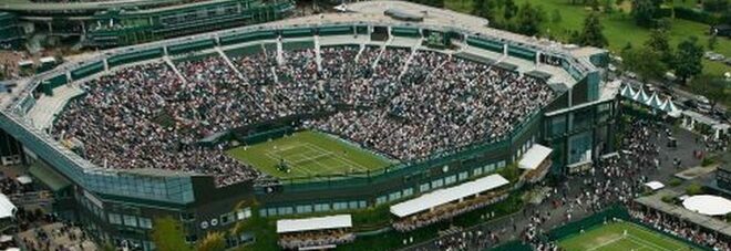 Sesso a Wimbledon nelle stanze relax, lo scandalo nel tempio del tennis: «Si sentivano rumori sospetti»