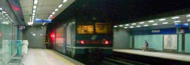 Metro linea 2 Napoli, interrotta la tratta Campi Flegrei-Gianturco per suicidio: stop di cinque ore, 55 treni cancellati