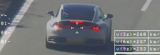 La polizia spagnola ha intercettato una Porsche che andava a 285 km/h a Segovia