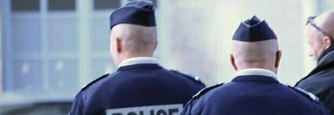 Francia: travestito da ninja ferisce due poliziotte con la spada. Neutralizzato dalle forze dell'ordine