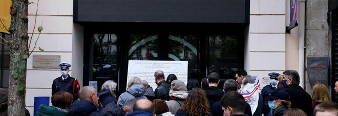 Parigi, strage del Bataclan: oggi la commemorazione delle 130 vittime, continua il maxiprocesso ai terroristi Isis