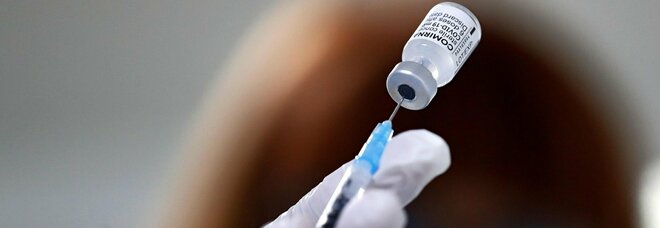 Vaccini Covid, somministrazioni fantasma per ottenere il green pass: choc a Scafati