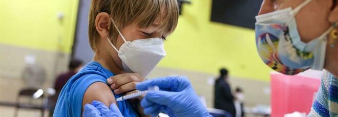 Vaccini ai bambini 5-11 anni, in Campania si parte subito nelle scuole-pilota