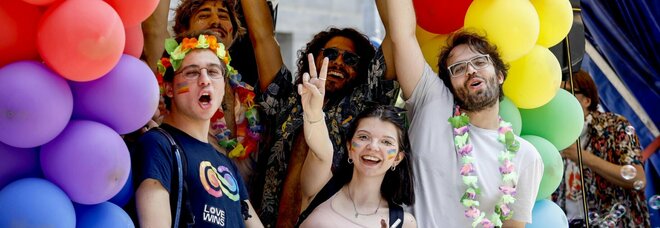 Pride Napoli 2022, il partito Gay Lgbt+: «I Comuni approvino le multe per gli omofobi»