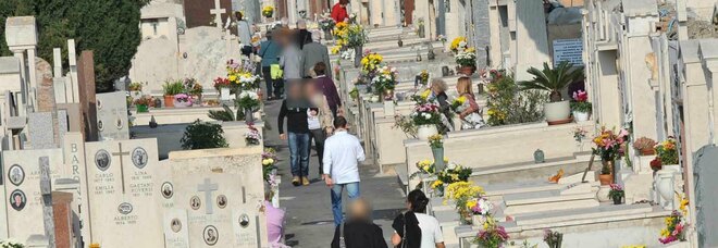 Pavia, pensionato cade in una botola al cimitero e muore durante il funerale