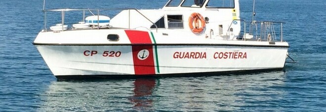 Imbarcazione in avaria a Castellabate, la Guardia Costiera salva nove persone