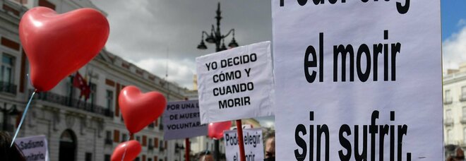 Eutanasia, sì della Spagna alla legge: è il settimo Paese al mondo a legalizzarla