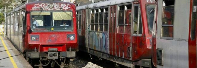 Circumvesuviana, incendio e stop ai treni sulla tratta ferroviaria Terzigno-Poggiomarino