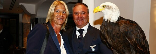 Lazio, il falconiere Juan Bernabé torna a far volare Olympia dopo appena un mese e mezzo di sospensione