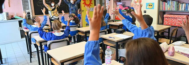 Covid in Campania, a scuola è allarme positivi: senza prof e bidelli le aule restano chiuse