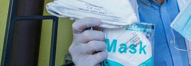 Farmacie, vendite boom di tamponi e mascherine per 671 milioni di euro