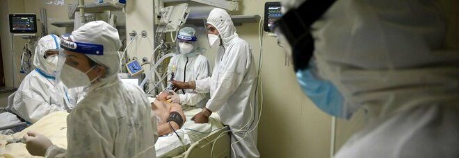 Covid, paziente trovato morto sul pavimento d'ospedale: accuse ai medici che lo avevano dimenticato