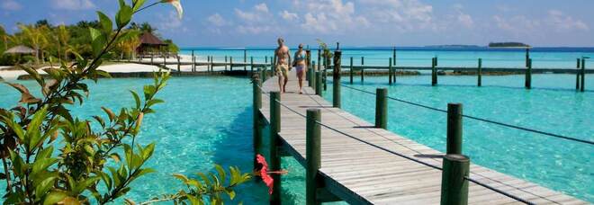 Viaggi, dove è ancora necessario il Green pass? Dalle Canarie alle Maldive così cambiano le regole per i turisti