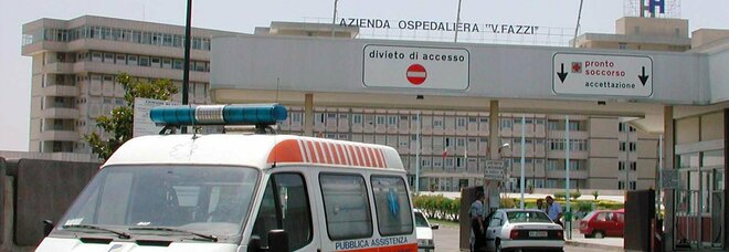Lecce, per i medici dell'ospedale è solo una cervicale: muore un mese dopo. Indagati in 22 tra dottori e infermieri
