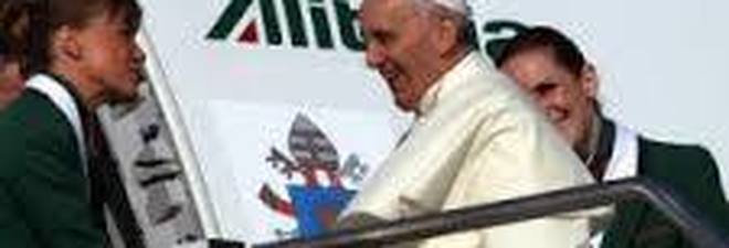 I vaticanisti al Papa, i voli papali costano troppo, meglio le compagnie low cost e non Alitalia