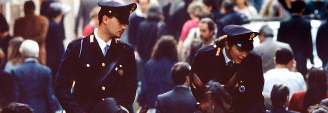 Il Capo della Polizia Franco Gabrielli presenta il calendario istituzionale 2021 con le migliori foto degli ultimi 40 anni di storia della Polizia di Stato